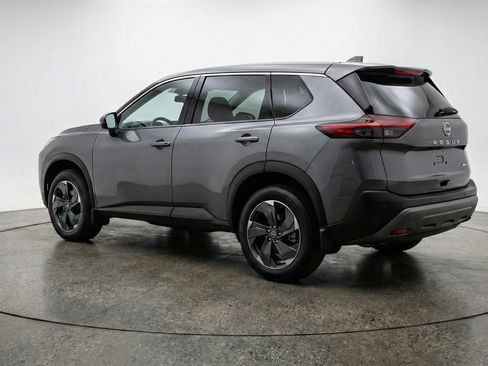Used 2025 Nissan Rogue SV image 6