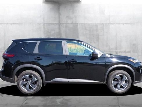 Certified 2026 Nissan Rogue SV FWD image 5