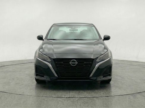 Used 2025 Nissan Altima 2.5 SV image 2