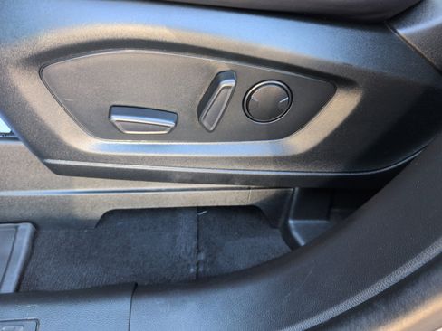 Used 2022 Ford Explorer XLT w/ Equipment Group 202A image 14