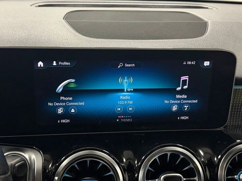 Used 2021 Mercedes-Benz GLB 250 4MATIC image 18