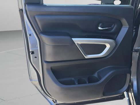 Used 2017 Nissan Titan SV image 22