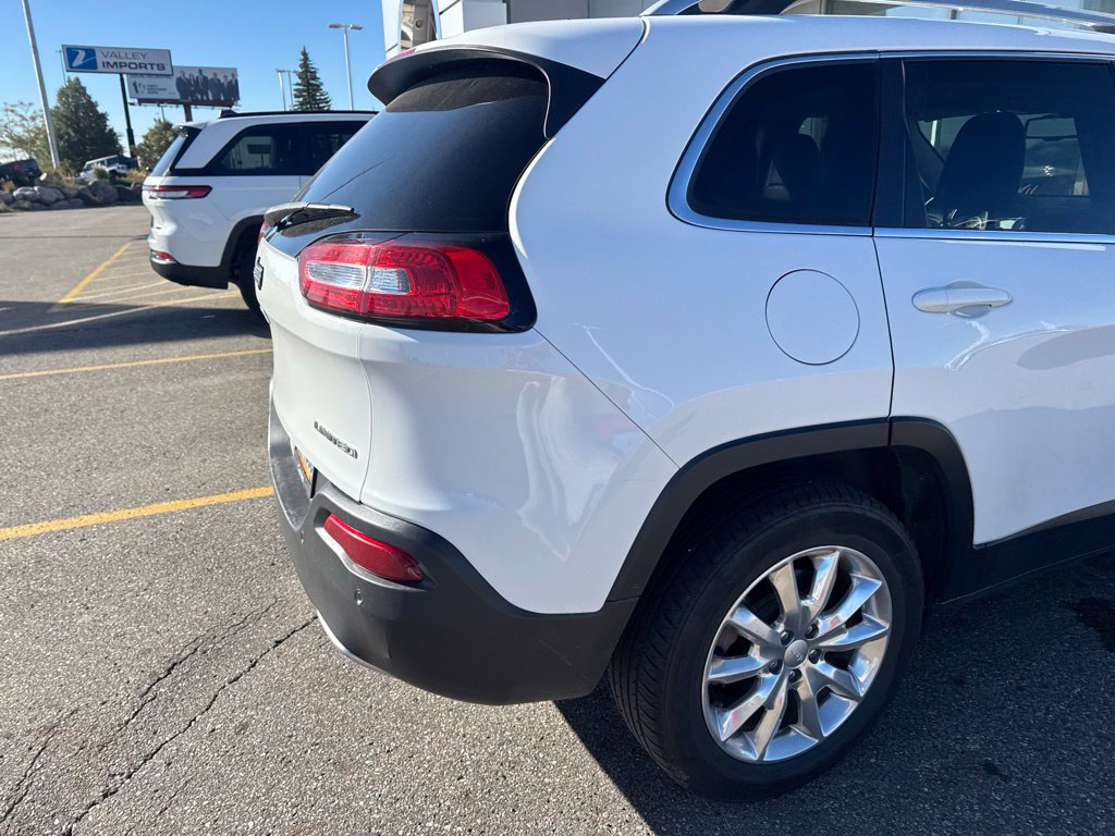 Used 2017 Jeep Cherokee Limited AWD/4WD image 3