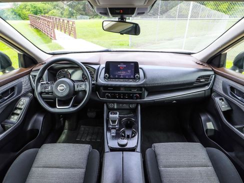 Used 2021 Nissan Rogue S AWD/4WD image 2
