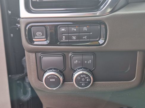 Used 2025 GMC Yukon XL Elevation RWD image 29