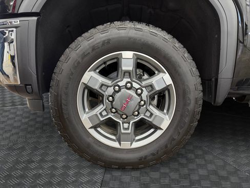 Used 2025 GMC Sierra 2500 SLT w/ SLT Convenience Package AWD/4WD image 30