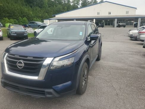 Used 2023 Nissan Pathfinder SV AWD/4WD image 2