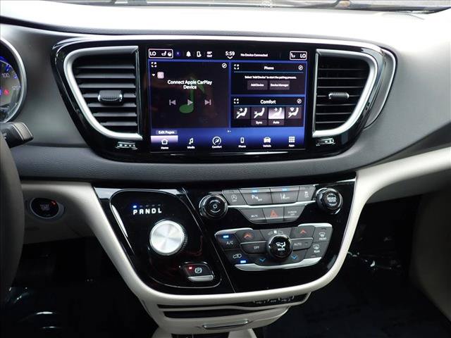 Used 2024 Chrysler Pacifica Touring-L FWD image 17