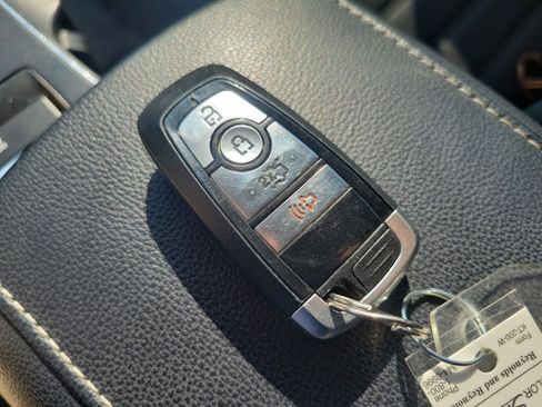 Used 2019 Ford Fusion SE image 31