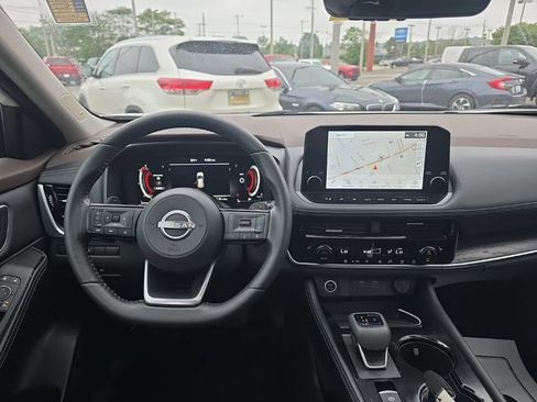 Used 2023 Nissan Rogue Platinum AWD/4WD image 13