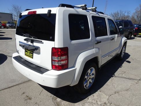 Used 2010 Jeep Liberty Limited w/ Tire & Wheel Group AWD/4WD image 6