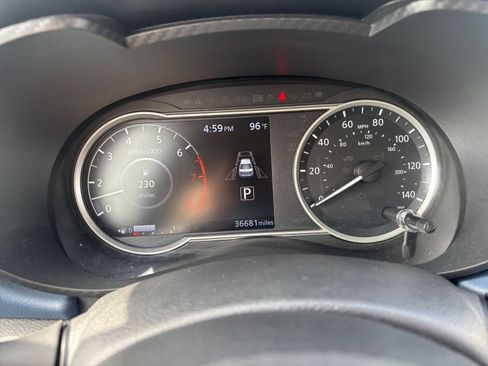 Used 2025 Nissan Versa SV FWD image 37