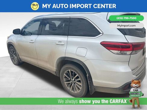 Used 2019 Toyota Highlander XLE AWD/4WD image 2