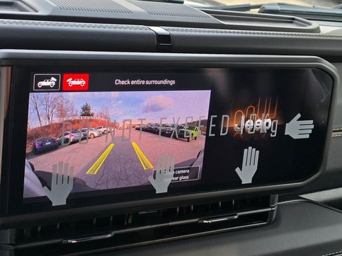 New 2026 Jeep Wrangler Unlimited Sahara AWD/4WD image 10