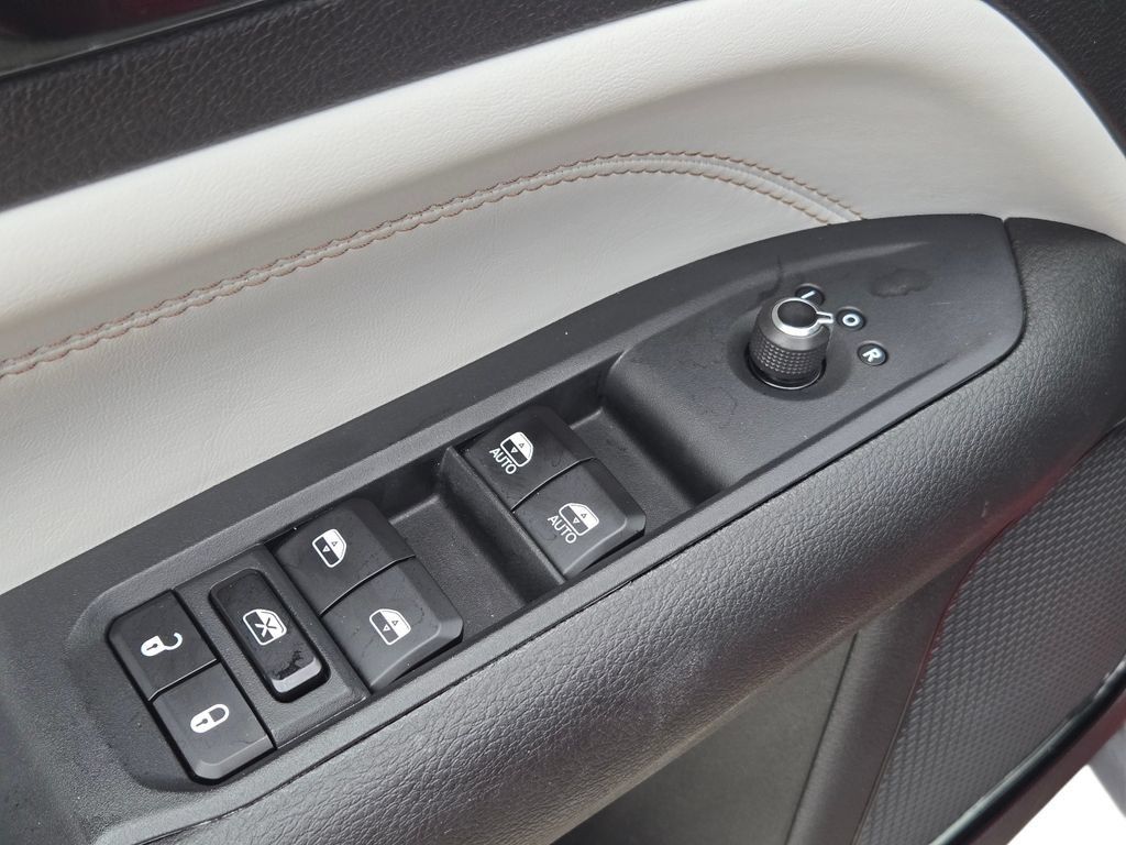 Used 2025 Jeep Compass Limited AWD/4WD image 15