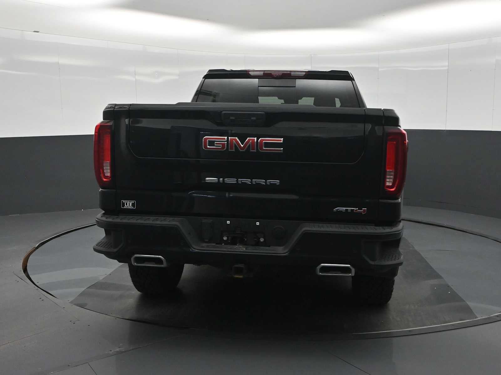 Used 2025 GMC Sierra 1500 AT4 w/ AT4 Premium Package AWD/4WD image 8