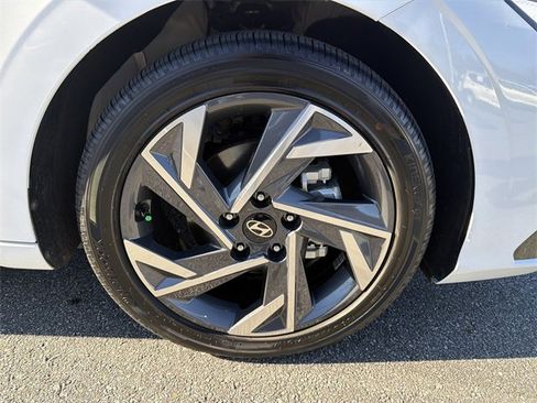 Certified 2025 Hyundai Elantra SEL image 12