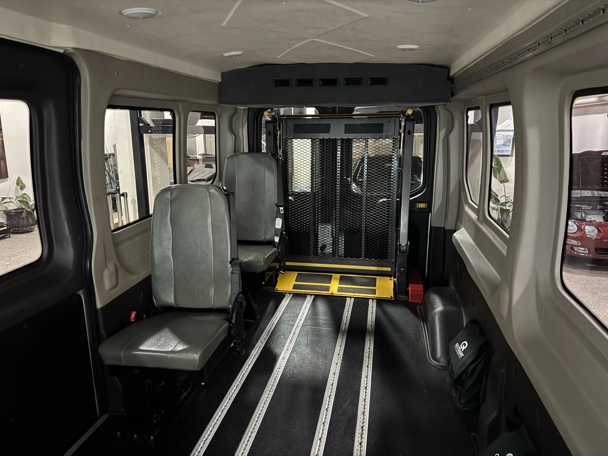 Used 2019 Ford Transit 250 148 Medium Roof RWD image 31