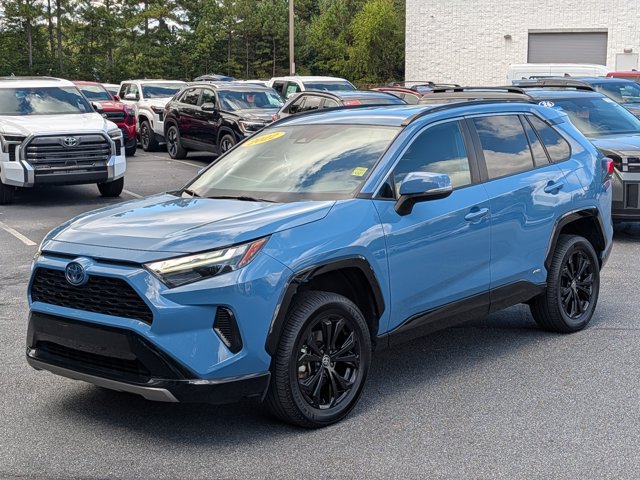 Used 2022 Toyota RAV4 SE AWD/4WD image 3