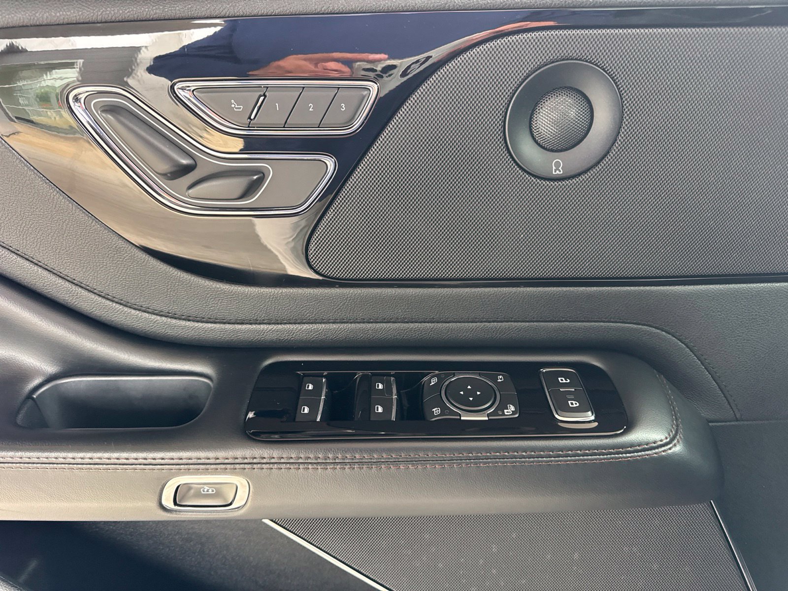 Used 2021 Lincoln Aviator Reserve AWD/4WD image 22
