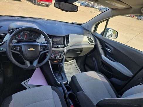 Used 2021 Chevrolet Trax LS w/ Tint and Cruise Package image 9