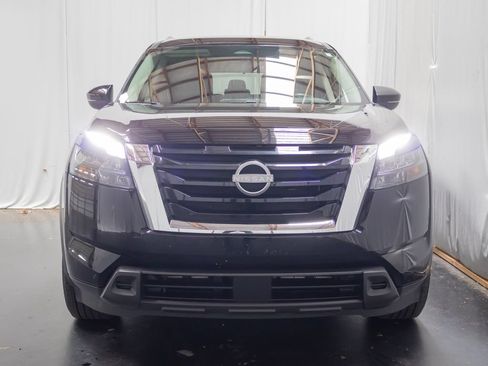 Used 2024 Nissan Pathfinder SV AWD/4WD image 2