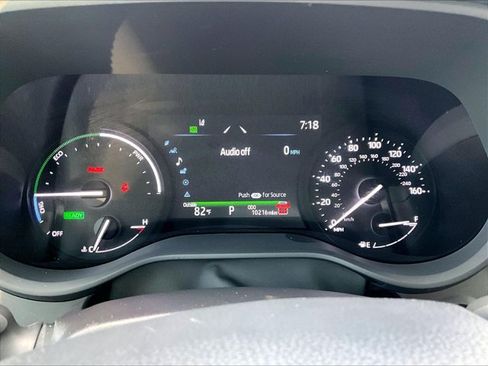 Used 2025 Toyota Sienna XLE FWD image 20