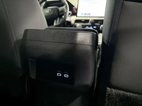 Used 2024 Toyota Tacoma TRD Sport image 32