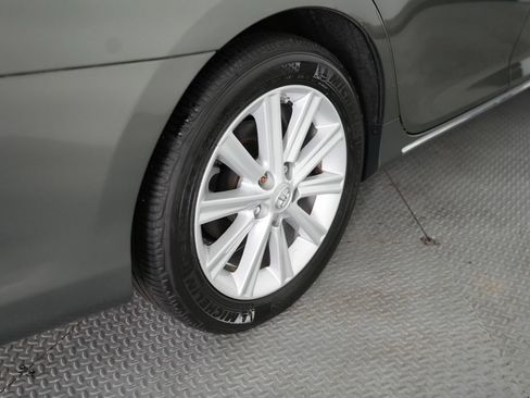 Used 2013 Toyota Camry XLE w/ Leather Pkg FWD image 61
