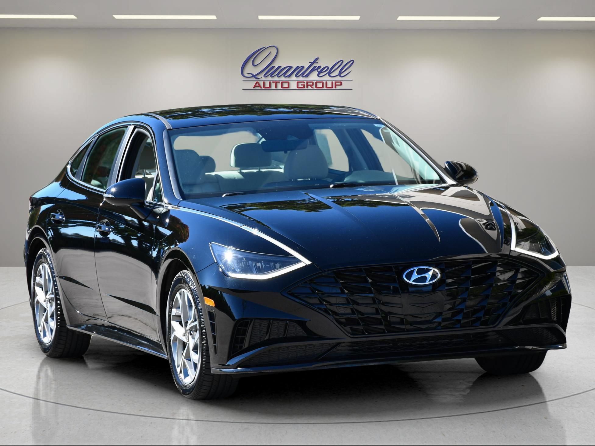 Used 2023 Hyundai Sonata SEL FWD image 2
