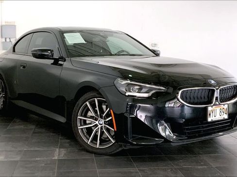Used 2024 BMW 230i Coupe w/ Convenience Package RWD image 2