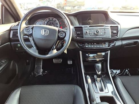 Used 2017 Honda Accord Sport image 19