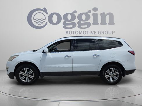 Used 2017 Chevrolet Traverse LT FWD image 2