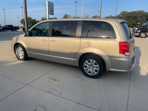 Used 2015 Dodge Grand Caravan SE w/ Quick Order Package 29E SE FWD image 2