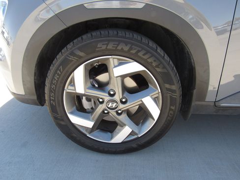 Used 2022 Hyundai Venue Limited FWD image 5