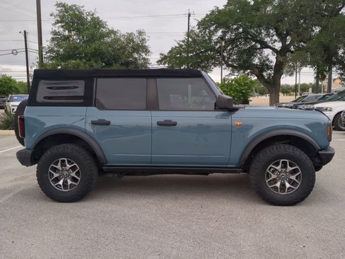 Used 2022 Ford Bronco Badlands AWD/4WD image 2