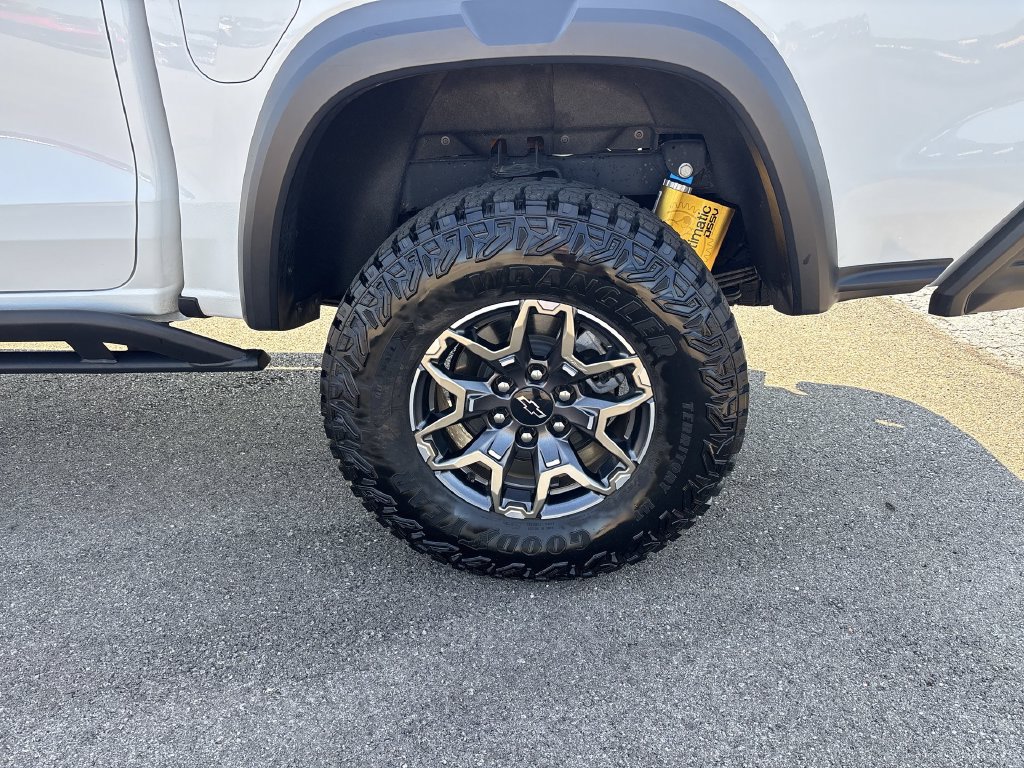 Used 2024 Chevrolet Colorado ZR2 w/ ZR2 Convenience Package III AWD/4WD image 14