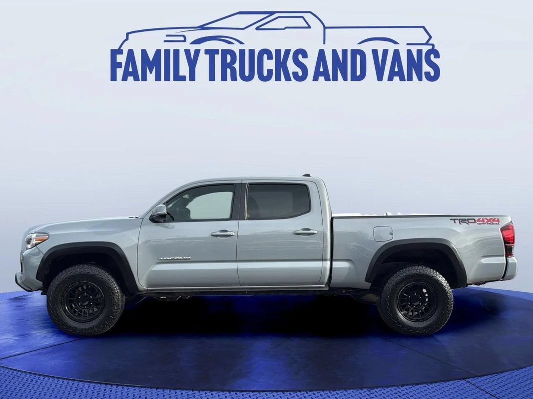 Used 2018 Toyota Tacoma TRD Off-Road w/ TRD Premium Off Road Package AWD/4WD image 2