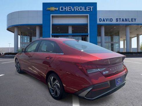 Used 2025 Hyundai Elantra Limited FWD image 6