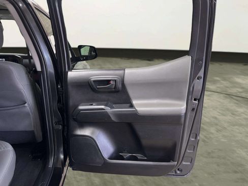 Used 2022 Toyota Tacoma SR AWD/4WD image 14