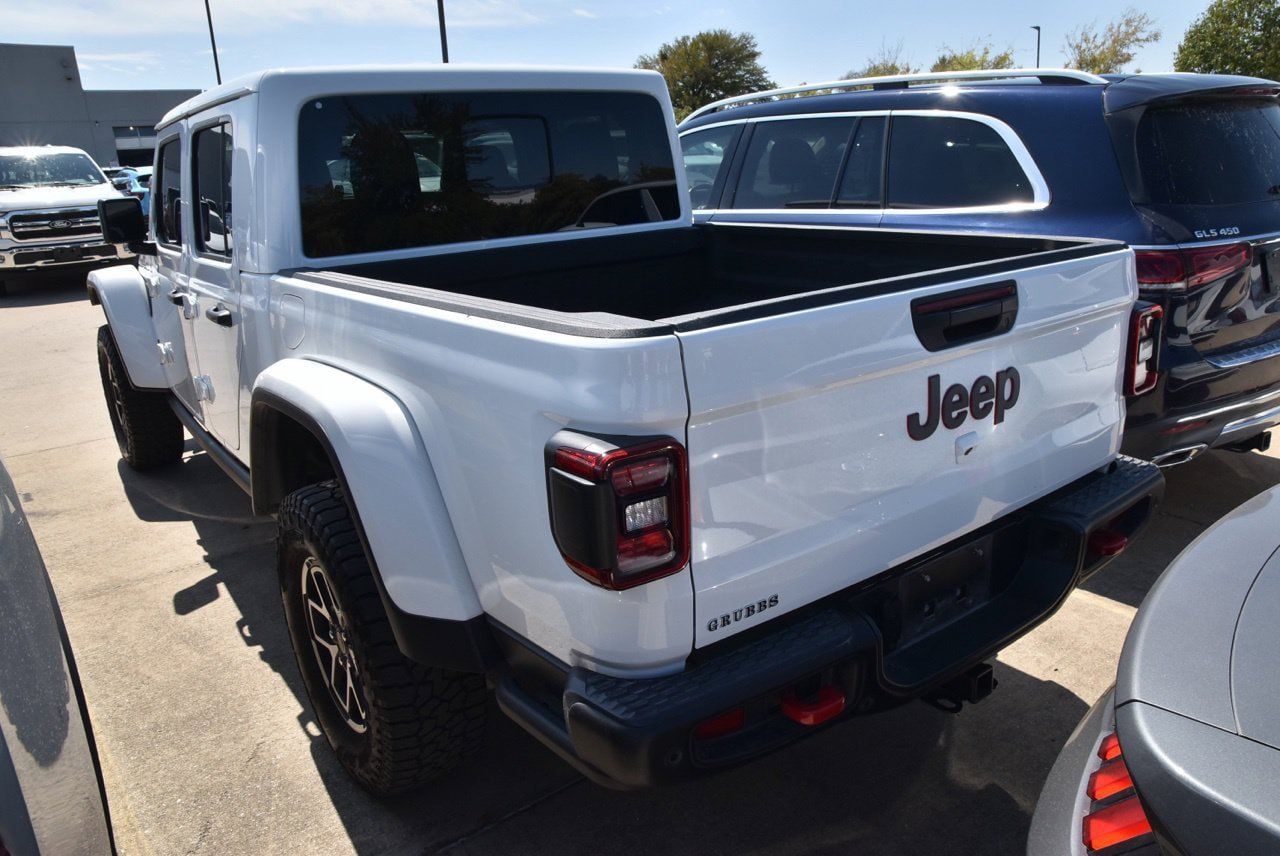 Used 2025 Jeep Gladiator Rubicon AWD/4WD image 6
