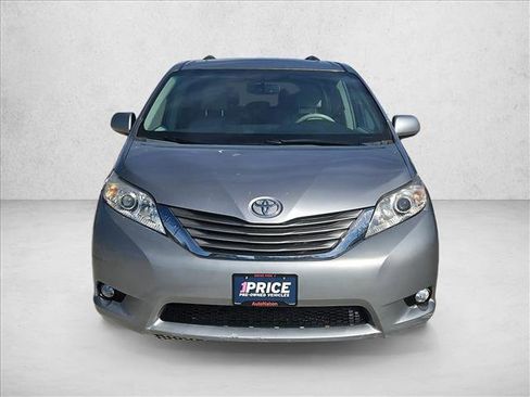 Used 2011 Toyota Sienna XLE w/ XLE Navigation Pkg image 2