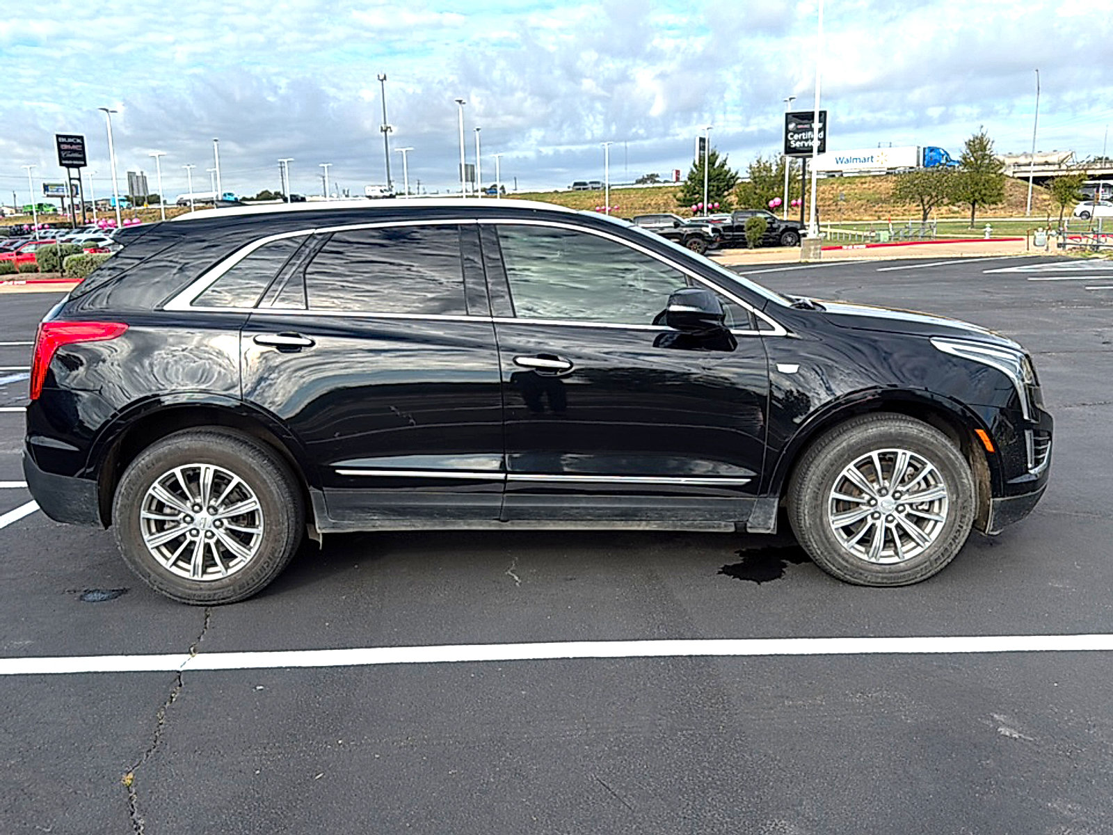 Used 2017 Cadillac XT5 Luxury w/ Driver Awareness Package FWD image 5