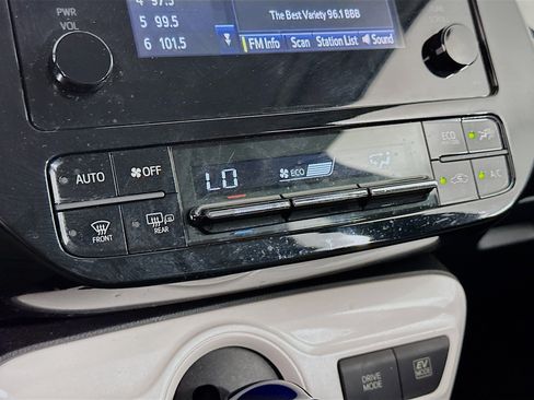 Used 2016 Toyota Prius Two image 23