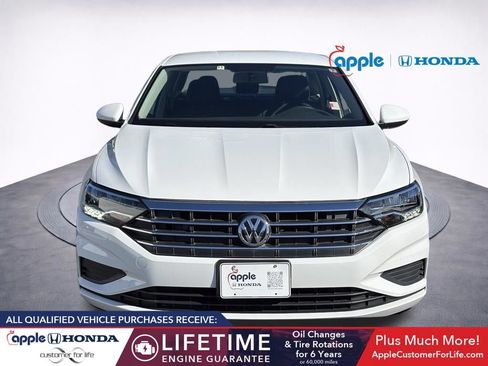 Used 2019 Volkswagen Jetta FWD image 2
