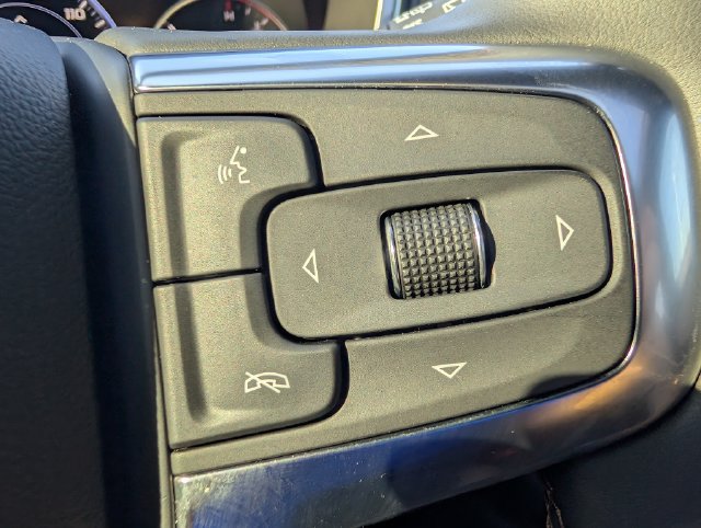 Used 2024 Chevrolet Blazer Premier w/ Enhanced Convenience Package FWD image 19