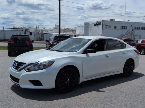 Used 2017 Nissan Altima 2.5 SR w/ Midnight Edition Package FWD image 7