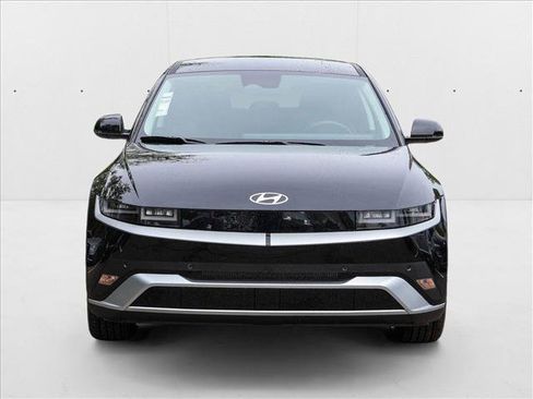 New 2025 Hyundai Ioniq 5 SE image 2