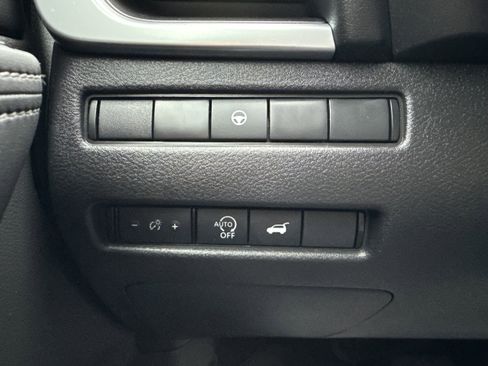 Used 2024 Nissan Rogue SV image 19