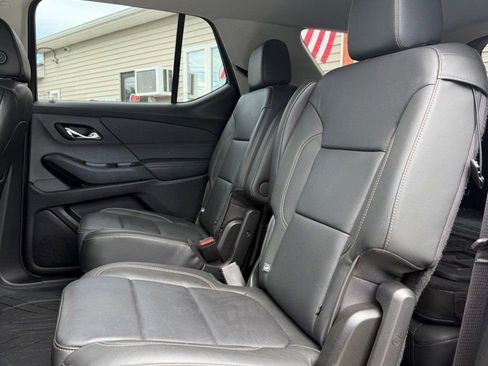 Used 2020 Chevrolet Traverse LT w/ LT Premium Package AWD/4WD image 12